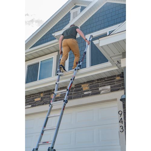 LITTLE GIANT Epic Model 17 Telescopic Ladder with Ratchet Levellers and ...